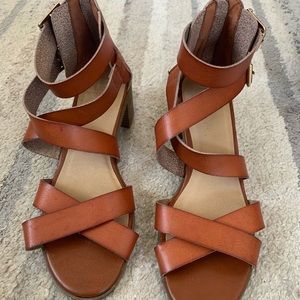 Material girl tan sandals size 7.5